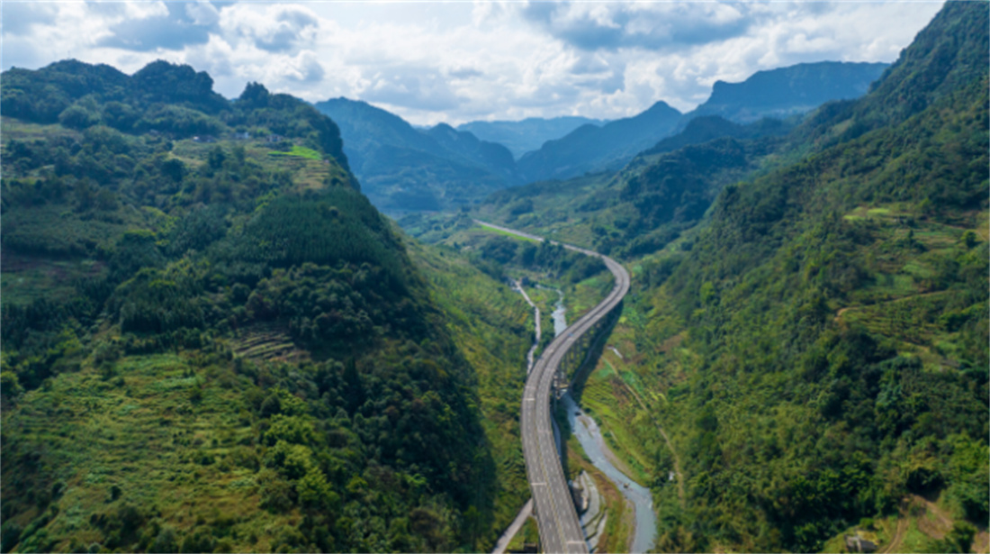 宜賓至威信高速公路（四川境）全線正式通車(chē)試運(yùn)行.jpg